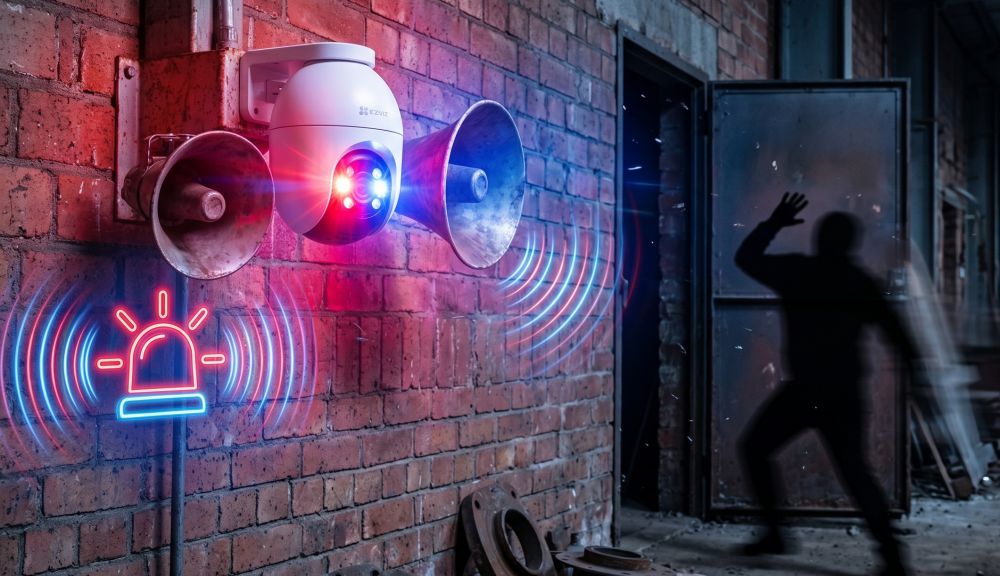 Комплект wi-fi видеонаблюдения на 2 камеры с детекцией человека 15 Активная защита со сиреной и стробоскопом