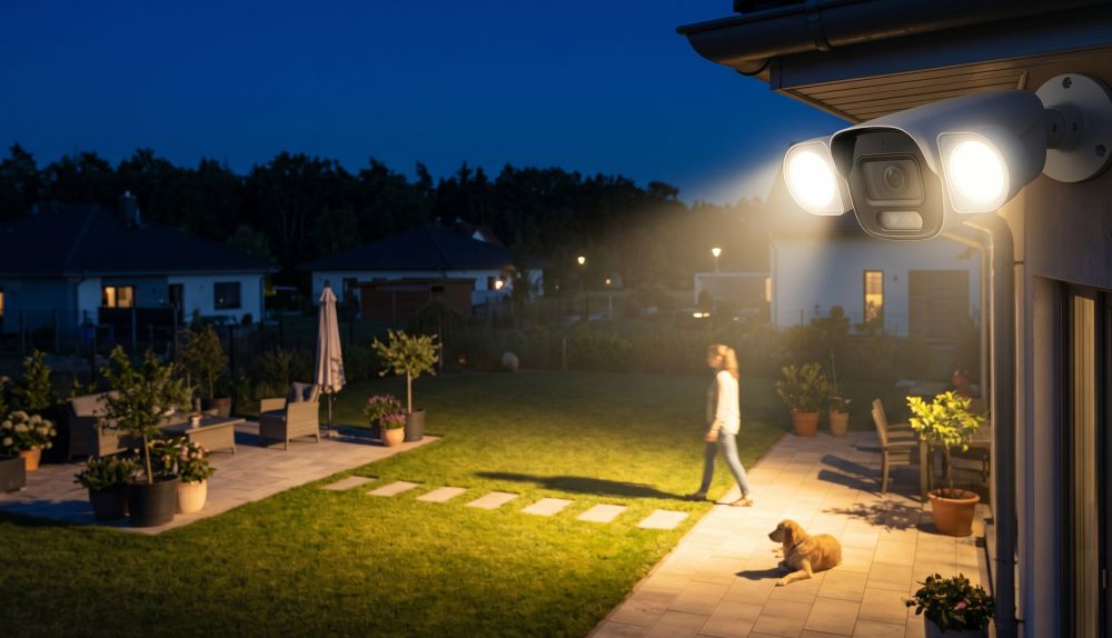 Комплект hiwatch на 4 ip камеры 4мп на базе ds-i450m(c) 11 Гибридная подсветка smart hybrid light в действии